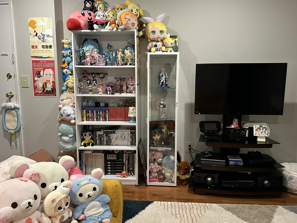 ukiyoghost's tweet photo. For anyone new here hi I’m Cass and I collect things (this isn’t even all of it…) https://t.co/QzNom0qzht