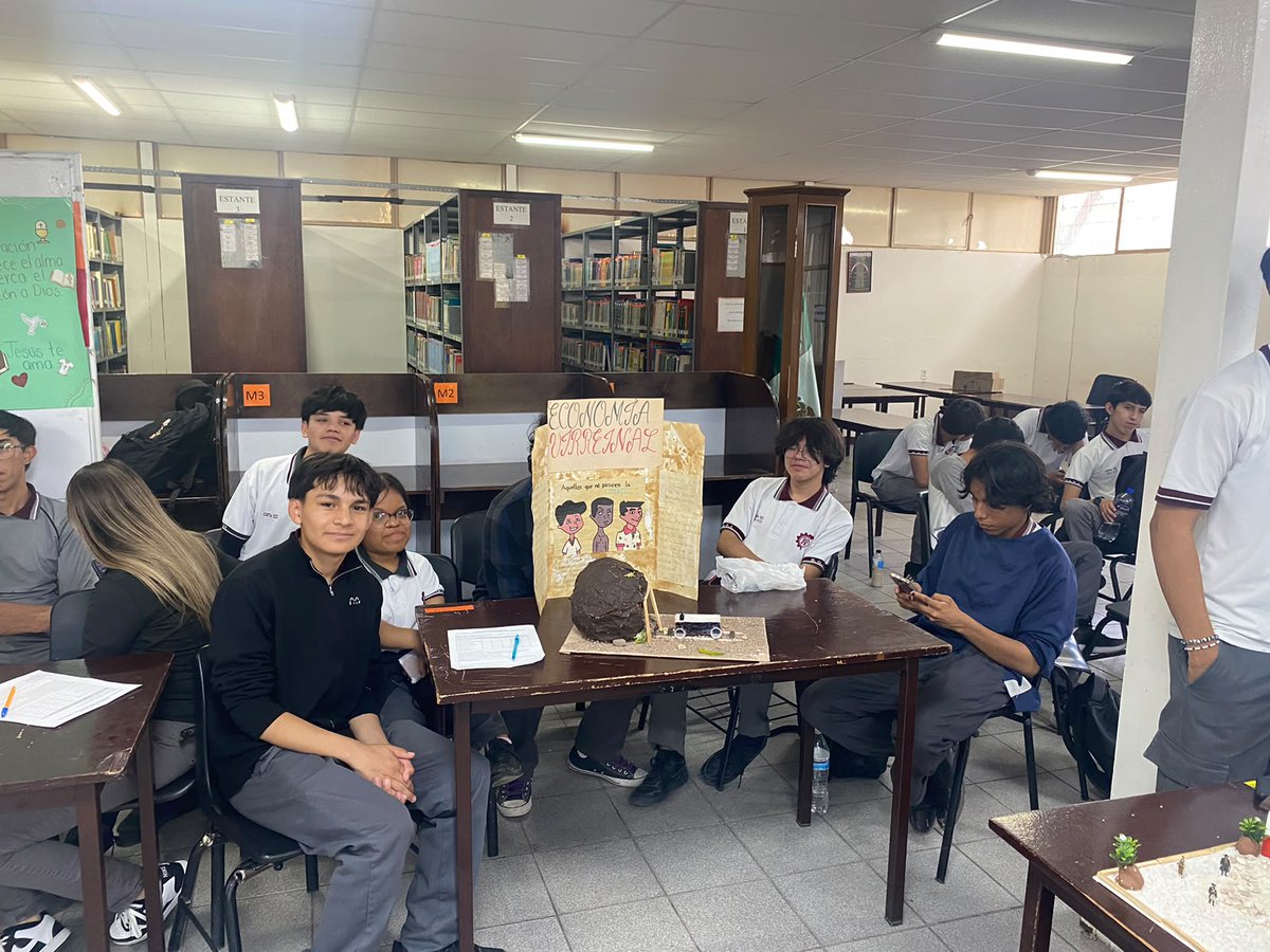 cbtis122's tweet photo. ¡Felicidades a los grupos 4M y 4N por la exitosa exposición "Museo del Virreinato"! 👏📚 Los estudiantes mostraron cómo el periodo colonial sigue influyendo en nuestras leyes, instituciones e identidad como nación.

#PerrosSiemprePerros🐾 https://t.co/P0L9u8jmGl