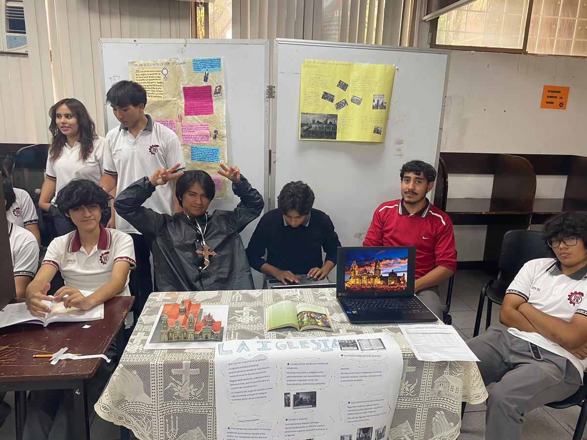 cbtis122's tweet photo. ¡Felicidades a los grupos 4M y 4N por la exitosa exposición "Museo del Virreinato"! 👏📚 Los estudiantes mostraron cómo el periodo colonial sigue influyendo en nuestras leyes, instituciones e identidad como nación.

#PerrosSiemprePerros🐾 https://t.co/P0L9u8jmGl