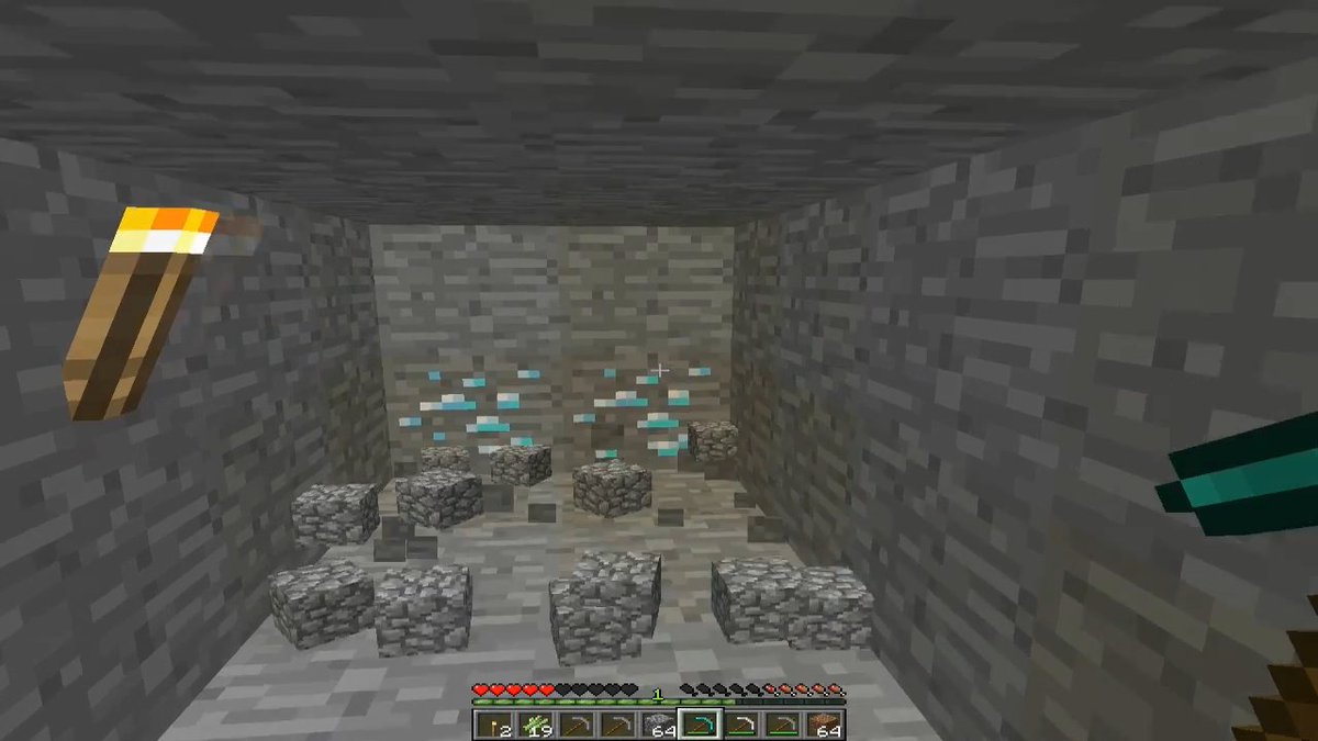 TheOliverThe's tweet photo. 🇦🇷 El iconico director tecnico Alfio "Coco" Basile reflexiona sobre la evolucion del Minecraft

-"El juego antes era mas simple. Vos te parabas en la capa 12 y en 15 minutos eras Notch"
-"El negro no sabes como speedrunea, parecia que estaba en creativo" https://t.co/eltnRnsXw2