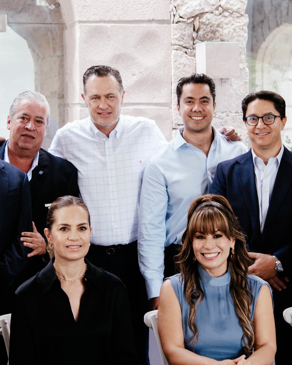 makugo's tweet photo. El gran reto de #Querétaro no es crecer más rápido que los demás, sino crecer mejor.

Uno de los mayores desafíos de nuestro estado es el de la movilidad, y lo estamos superando con diálogo, participación y disposición para construir juntos: de acuerdo al INEGI, las y los queretanos ya viven y perciben una clara mejora en el transporte público. Agradezco a las cámaras, colegios y asociaciones reunidas esta tarde, el intercambio de ideas para impulsar la movilidad y elevar la calidad de vida de las familias queretanas.