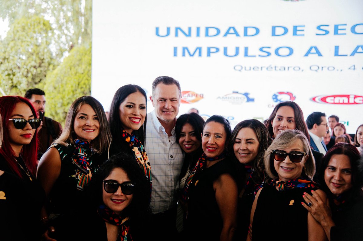 makugo's tweet photo. El gran reto de #Querétaro no es crecer más rápido que los demás, sino crecer mejor.

Uno de los mayores desafíos de nuestro estado es el de la movilidad, y lo estamos superando con diálogo, participación y disposición para construir juntos: de acuerdo al INEGI, las y los queretanos ya viven y perciben una clara mejora en el transporte público. Agradezco a las cámaras, colegios y asociaciones reunidas esta tarde, el intercambio de ideas para impulsar la movilidad y elevar la calidad de vida de las familias queretanas.