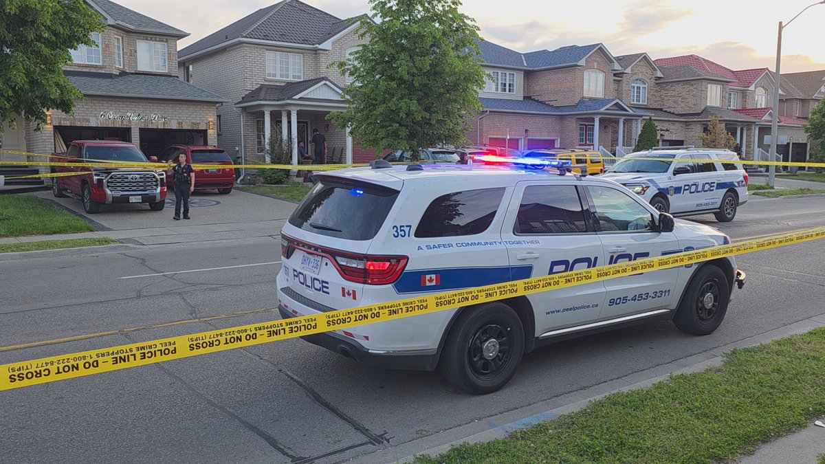 Media371's tweet photo. .@PeelPolice investigating a fatal shooting at a home on Crown Victoria Drive in #Brampton earlier. Male victim pronounced dead on scene. @PeelHomicide detectives notified. https://t.co/G2MB8LmpGw