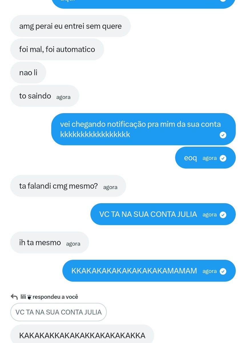 chanxgnab's tweet photo. pov: a julia tem a minha conta logada no cell dela e bugou a cabeça dela quando eu mandei msg https://t.co/XylIHEn2x8