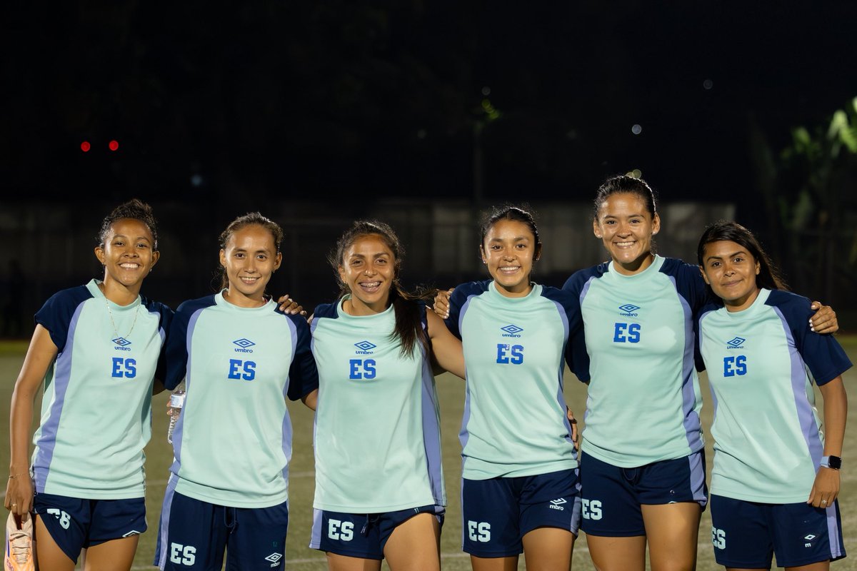 LaSelecta_SLV's tweet photo. ¡𝐄𝐬𝐭𝐚𝐦𝐨𝐬 𝐋𝐢𝐬𝐭𝐚𝐬! 💙🤍

#LaSelecta #MayorFemenina #ElSalvador https://t.co/mNkb8z4o90