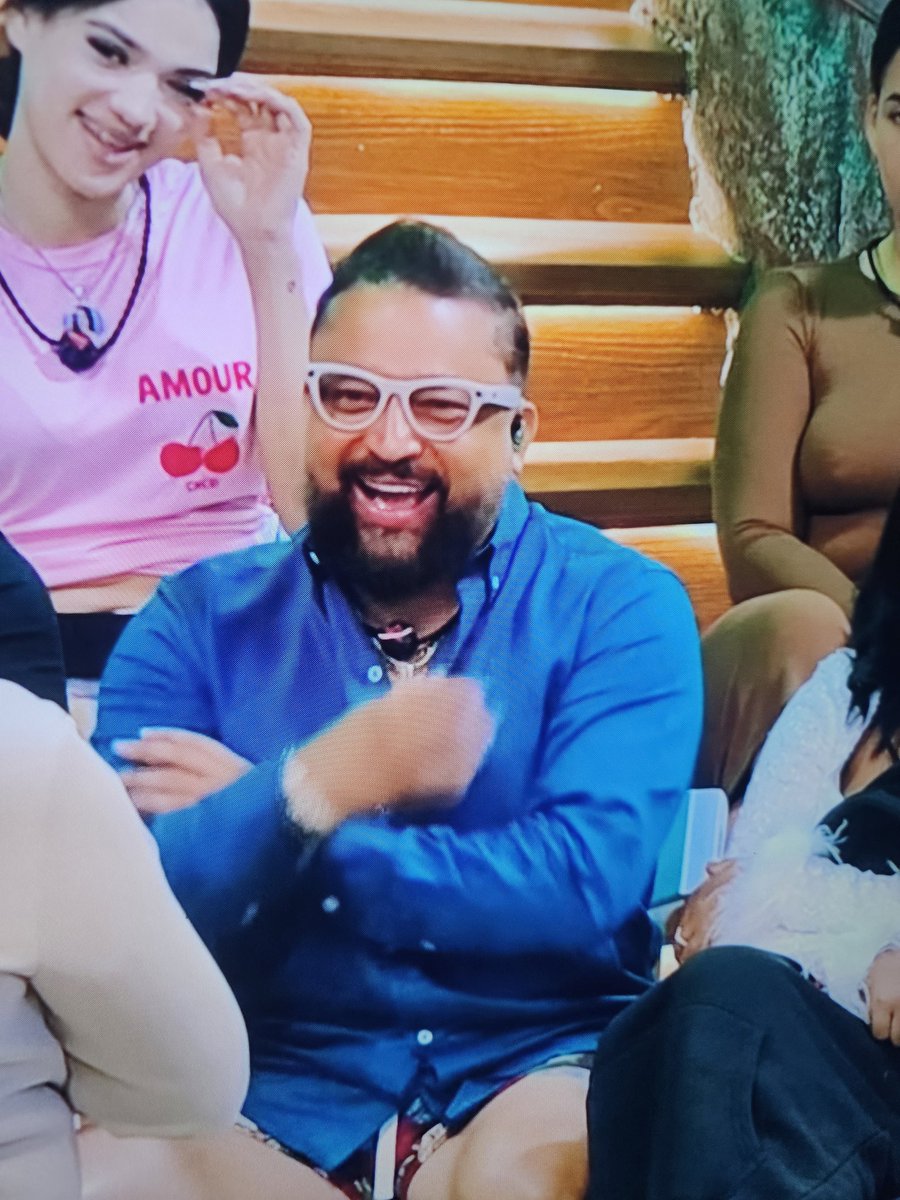 JenleySteven's tweet photo. Se nota que fue de Josell esa idea. Mirenlo gozando él solo 😐#Planetaalofoke https://t.co/N5cTJugRAN