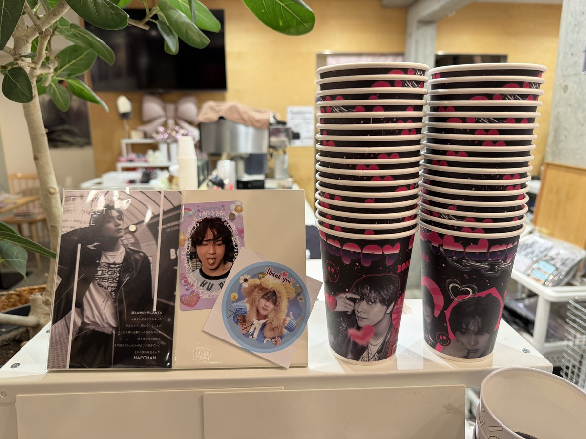 fullsunsmile66's tweet photo. Open11:00〜19:00(LO18:30)
#CRZY_HAECHAN_2026
#NCT #ヘチャン #HAECHAN #이동혁 #シズニ
#DOMOCAFE #センイルイベント #センイルカフェ
#センイル #新大久保カフェ
@HaechanBd https://t.co/e2Kj139Vpz