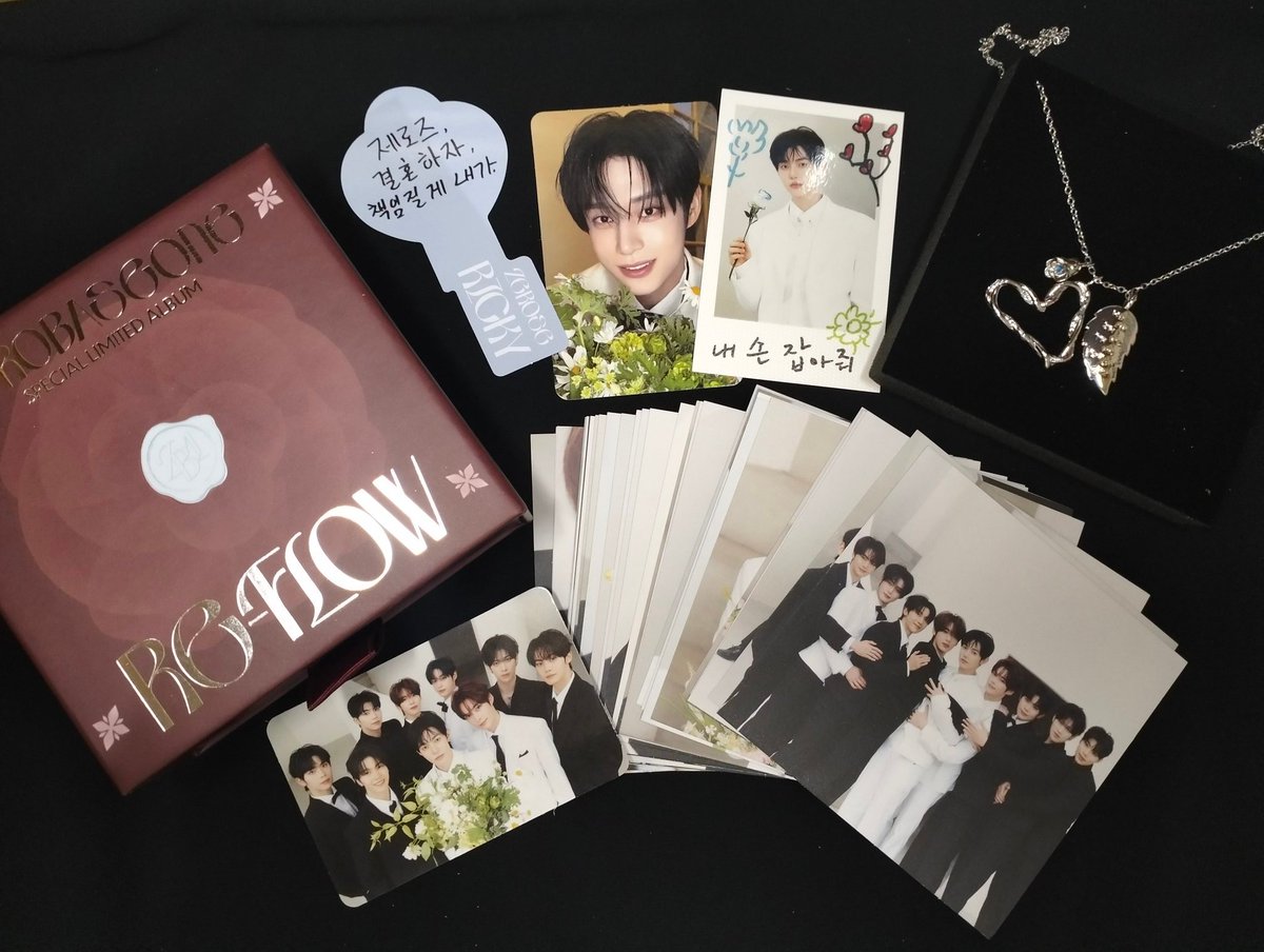 moonhaniiee's tweet photo. udh nungguin album ini dr awal rilis tp barangnya ngga ada hilal sampe skrg akhirnya harus beli lagi🫠 terimakasih kak @sharingbymi udh bawa ayang ayangku pulang💙 makasih juga hadiah meng nya😭🫶🏻 https://t.co/3BdNz7tZDx