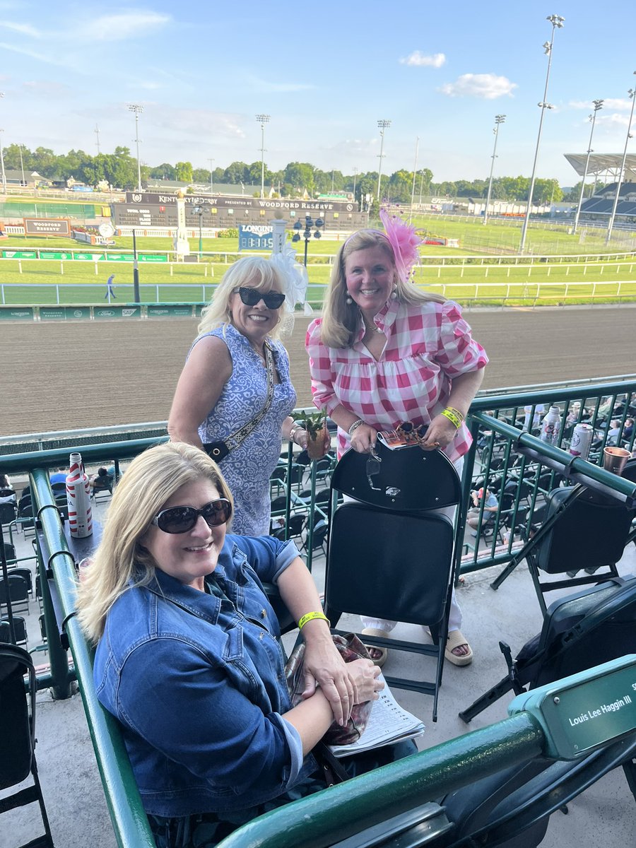 mrfot's tweet photo. A first for me!! #ChurchillDowns https://t.co/F5afhaIXzM
