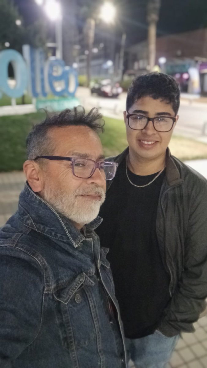 Xame___'s tweet photo. Mi vida ha sido mejor gracias a ti. 
Nunca dejes de luchar por tus sueños, acá estaré siempre para aplaudir tus logros y abrazarte en las tormentas. #Felizcumpleaños hijo. Qué orgullo éstos 21 años, caminar a tu lado y ver en quién te has convertido. ¡Te amo infinito! ❤️🎂 https://t.co/Q0SeoqhWQy