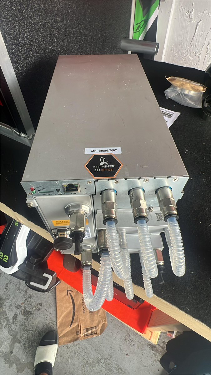 EndlessMining's tweet photo. 🚨 Market Alert 🚨
Someone just listed 2x Antminer S21 XP Hydro (473T) units in Florida for just $4,000/unit.

 Condition: Used 1 week (Like New)
 Price: Way below market value.

This is an absolute steal for high-efficiency hydro gear. Move fast:

https://t.co/s6Z2n4gBzO https://t.co/glGueDSCfC