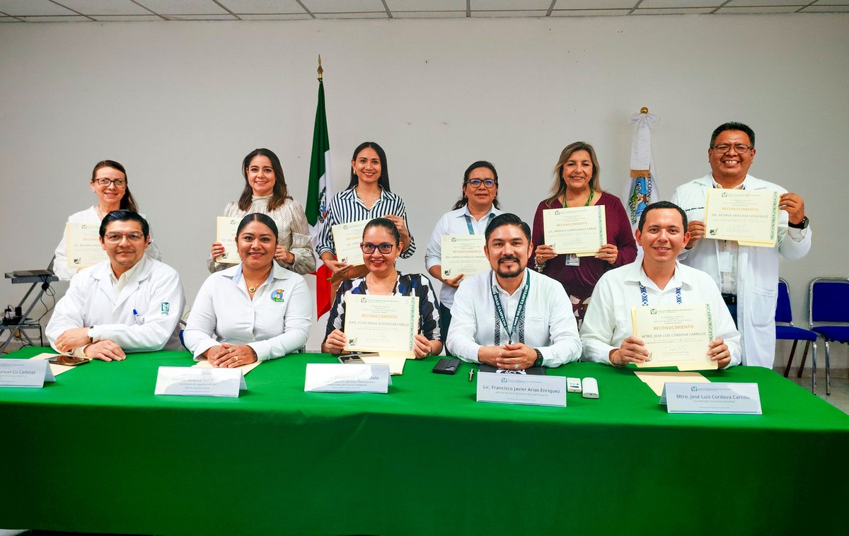 IMSS_Camp's tweet photo. ¡Misión cumplida! 🎓✨
¡Felicidades! 🎉
Hoy celebramos la clausura del Programa de Desarrollo Gerencial del #IMSSCampeche, donde 24 compañeras y compañeros de unidades médicas y administrativas concluyeron exitosamente su capacitación.
 #FamiliaIMSSCampeche https://t.co/5rauCHz6if