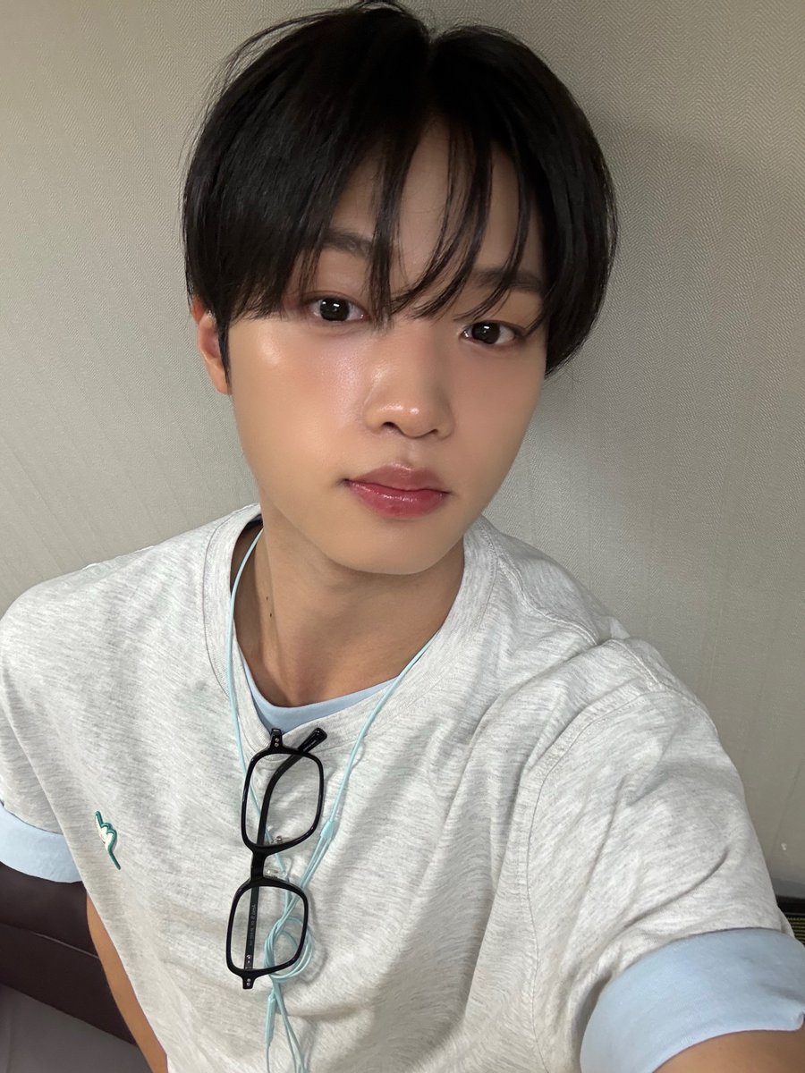 sondongpyo_dsp's tweet photo. [⏰] 
잠시 후 오후 10시 30분, 
MBC FM4U ‘친한친구 방송반'에 동표가 출연합니다🩵

#손동표 #SONDONGPYO 
#MBC #친한친구방송반 https://t.co/CgEr636oqN