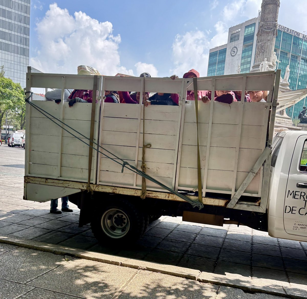 yogamar2105's tweet photo. @Ceci_vadillo @craviotocesar @ClaraBrugadaM @PartidoMorenaMx @MorenaCiudadMex @GPMorenaCdMex @Claudiashein @CitlaHM @HernanGomezB Uy sí que emoción…. https://t.co/TBNn48E1KW
