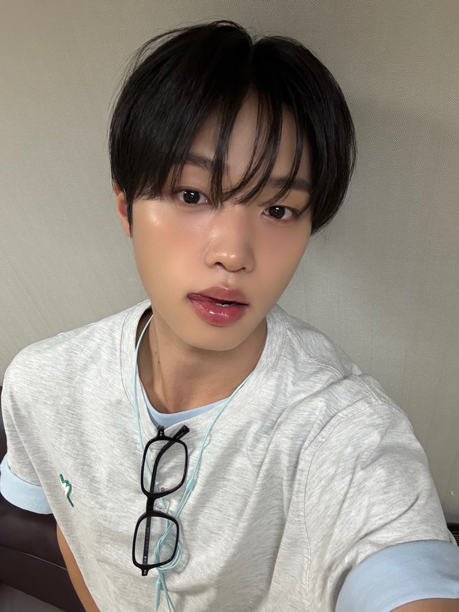 sondongpyo_dsp's tweet photo. [⏰] 
잠시 후 오후 10시 30분, 
MBC FM4U ‘친한친구 방송반'에 동표가 출연합니다🩵

#손동표 #SONDONGPYO 
#MBC #친한친구방송반 https://t.co/CgEr636oqN