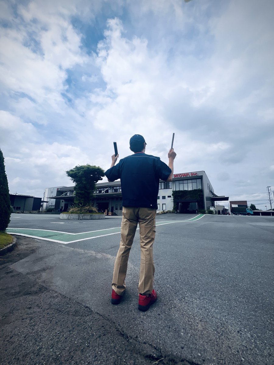 tanQest's tweet photo. 皆さん、おはようございます☀️

風が気持ち良い天気ですが、蒸し暑さも感じますね🫠

今朝はYさんに写真を撮ってもらいました！
インスタ投稿で使う予定です📷

今日も1日頑張りましょう！

担当T

#企業公式がおはようを言い合う
#企業公式夏のフォロー祭り https://t.co/1rfxtCbdeM