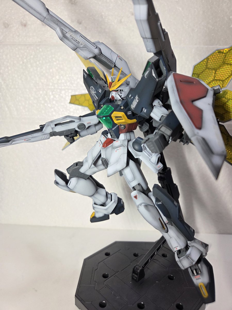 urama6248's tweet photo. MG ガンダムDX完成しました〜
今回は重厚感出す為に黒立ち上げのグラデーションで塗装してみました。めっちゃかっこいいですね。お気に入りはシールドです。
 #ガンプラ https://t.co/h7yMjNOrOQ