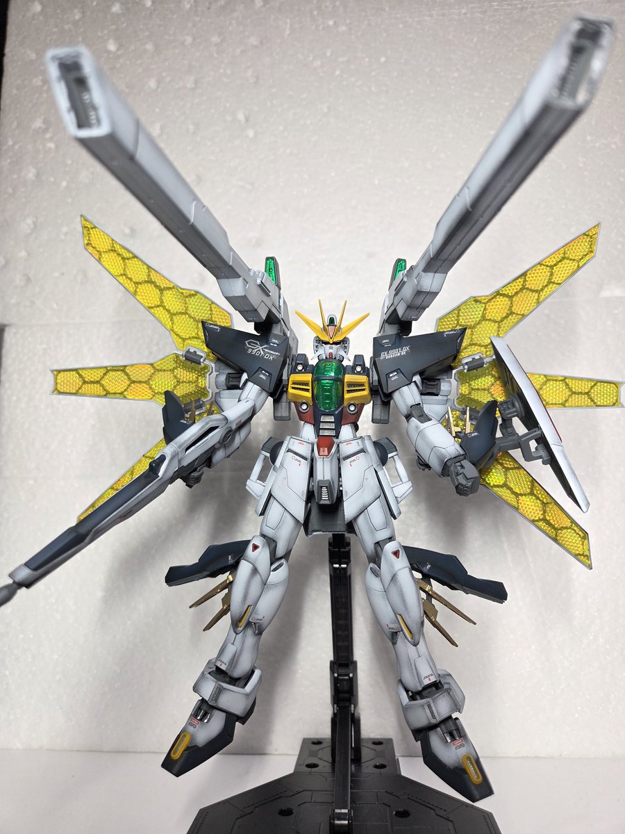 urama6248's tweet photo. MG ガンダムDX完成しました〜
今回は重厚感出す為に黒立ち上げのグラデーションで塗装してみました。めっちゃかっこいいですね。お気に入りはシールドです。
 #ガンプラ https://t.co/h7yMjNOrOQ