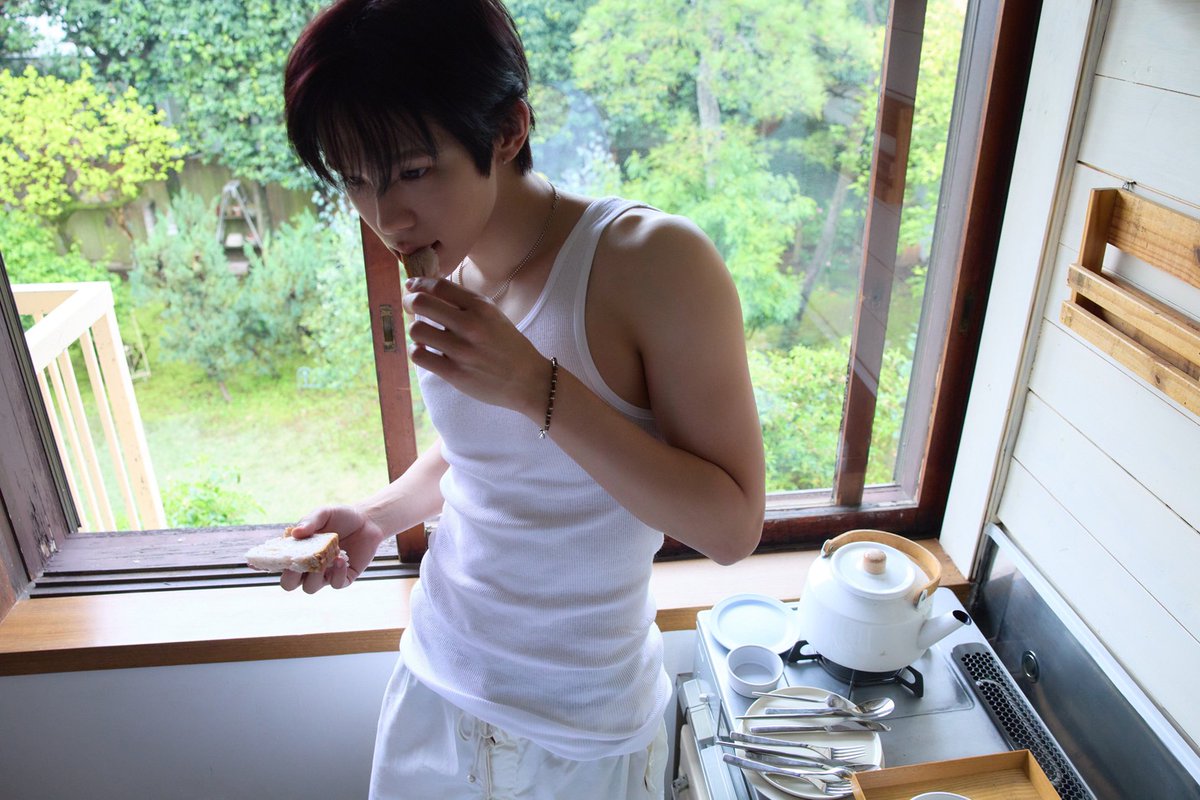 shotaro_th's tweet photo. [🔔] 260604 #ทาโร่บับเบิ้ลที 💬

🧋วันนั้นนี่เองสินะ 55555
🧋มันเป็นวันที่ฝนตกน่ะครับ แต่การได้ถ่ายงานในอากาศชิล ๆ สบาย ๆ มันให้ความรู้สึกเหมือนกำลังตื่นนอนตอนเช้าที่บ้านในญี่ปุ่นจริง ๆ เลย ชอบมาก ๆ เลยครับ 555
🧋ระหว่างทางก็เจอเจ้าน้องหมาด้วยแหละ 🐶
🧋อิจฉาซองชานที่ได้ไปเรียวกังจังเลย 5555 อยากไปออนเซ็นเหมือนกันนะ ㅠㅡㅠ
🧋สนุกดีนะที่มีรูปมาทุกวันเลย 55555
🧋ถึงจะเคยไป TeamLab มาก่อนแล้ว แต่การได้ไปแบบจริง ๆ จัง ๆ ครั้งแรกนี่สนุกมากเลย~
🧋อายุเท่าพวกเราก็สนุกกับมันได้นะ 555
🧋(สถานะล็อกเอาต์!)
🧋ขอตัวไปก่อนนะครับ 555
🧋นอนแล้วนะ เพราะต้องตื่นเช้า บ๊ายบายย
🧋😪

#SHOTARO #쇼타로
