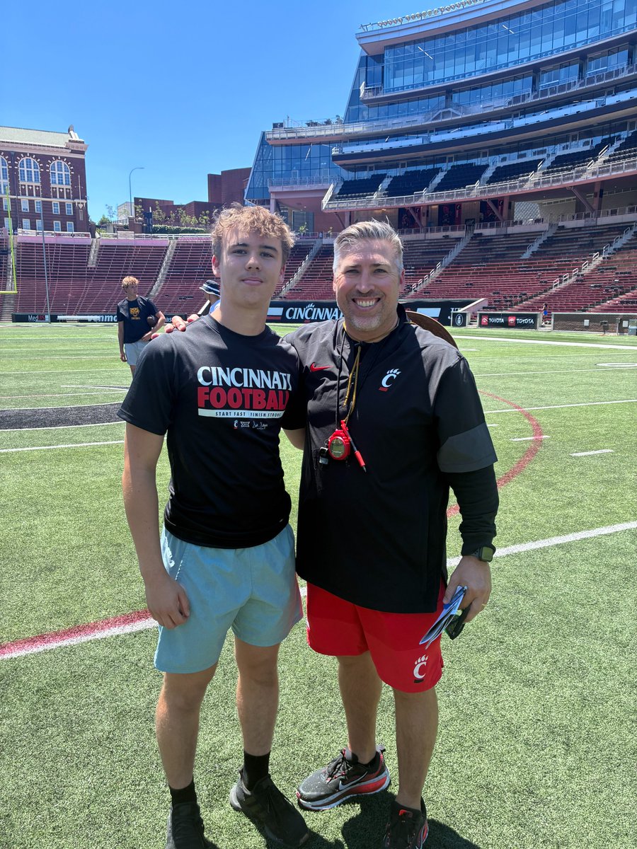 CW_Kicking's tweet photo. GREAT camp at @GoBearcatsFB in Cincinnati! Glad to get out there and compete with the best, while making connections with the coaching staff! Thanks to @CoachVollono for a productive day!

@cleats2whistle

@Chris_Sailer

@KohlsKicking

@CoachMaslowski

@BlakeMicek

@ColemanMinnis

@CoachGantz

@CoachSchoonie

@JEllisUGA

@SP_DaBootBoyZ

@CoachTBurns

@CoachCrab

@HickmanCarson_

@Coach_Dougherty

@SGilletteUK

@KYEXPOSURE

@ChaseHeuke

@CoachJ_Boulware

@BDRoberts20

@j_wine21

@Thamannjr

@CoachJayNovak

@CoachJShibest