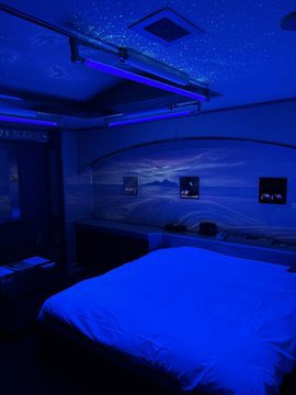first_inn's tweet photo. ブラックアロワナが落ちたのショック。
それはさておき、現在空室あります。

千葉市のホテルファーストインは、週末も通常料金で楽しめるタイムシェア制が魅力！
無料レンタルやVOD完備、24時間対応フロントで快適ステイ。
急な宿泊もOK、手軽に利用できるお得なホテルです。
週末も気軽にどうぞ！ https://t.co/8M1nj1wfbH