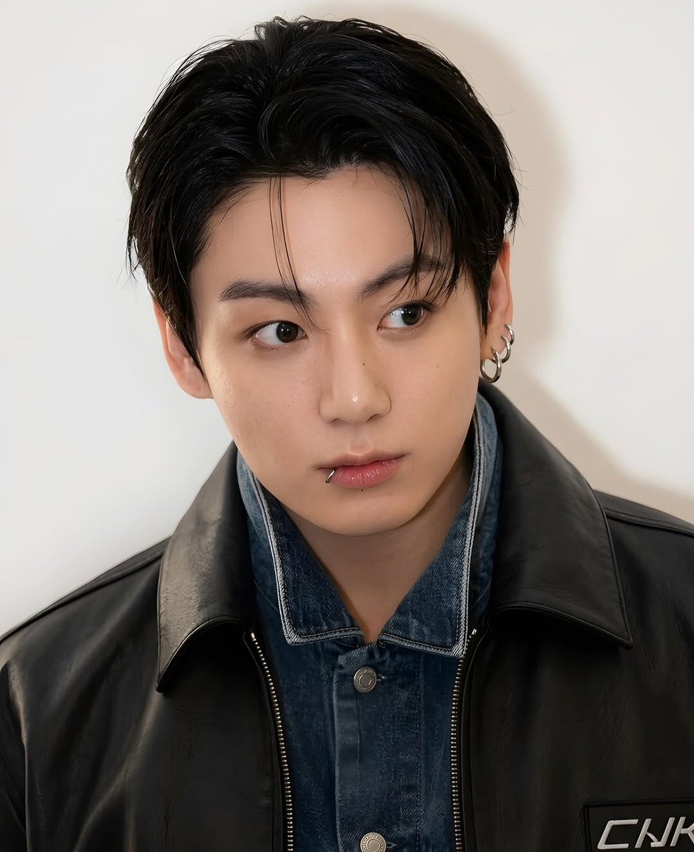 f_diseri's tweet photo. Belleza absoluta
#Jungkook + @CalvinKlein = #perfeccion
JUNGKOOK AT CKJK EVENT
#CKJK #JUNGKOOKxCALVINKLEIN https://t.co/wbBXJ3JoEo