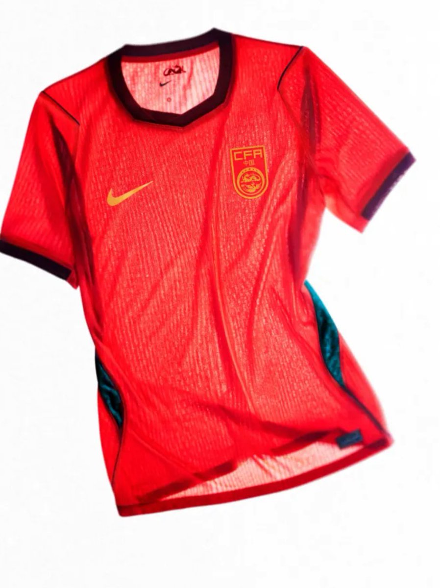 JVR_TRII's tweet photo. @TripaTaquito No, ni siquiera es el template de Nike para la próxima temporada, solo es un jersey genérico. https://t.co/9y9lTQAIDG
