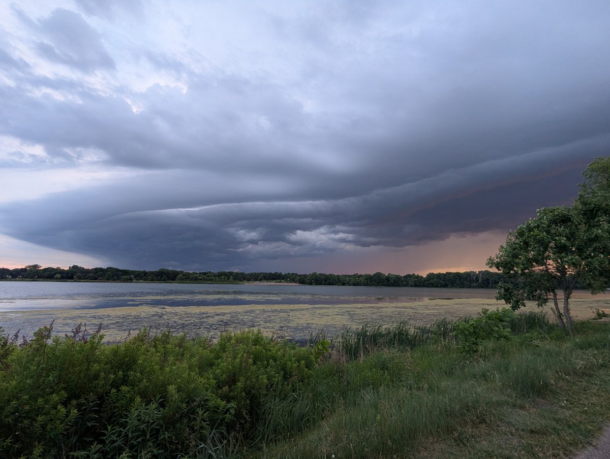 Tweeter2395's tweet photo. Storm to the west of Lake Phalen @ian_leonard https://t.co/J6xjg3HqHk