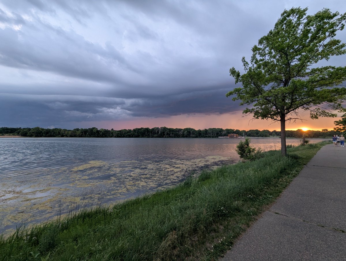 Tweeter2395's tweet photo. Storm to the west of Lake Phalen @ian_leonard https://t.co/J6xjg3HqHk