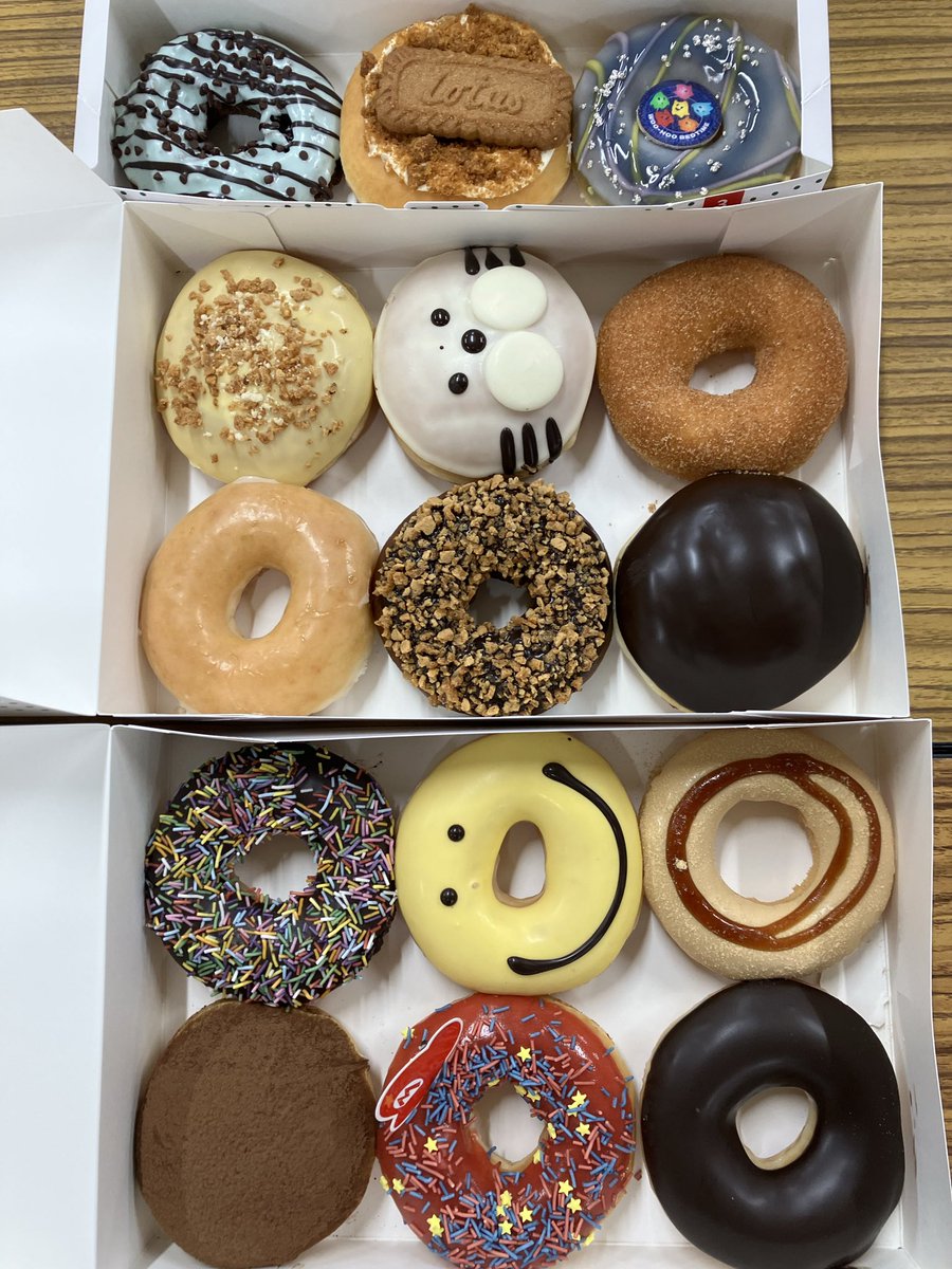yayoi3gatsu's tweet photo. 昨日は、スーパー演出助手&amp;制作の、はらだちゃんがチョーかわいいドーナツを持って遊びにきてくれました！！ヽ(´▽｀)/
ありがとう！！
稽古も少しずつ進んでいます。
次、いつ舞台上の私が観られるかわからないから観にきてね！
#たとえばあの日のこと

 ご予約
https://t.co/vuvUg8UoV5 https://t.co/Q5AgOlrZiQ