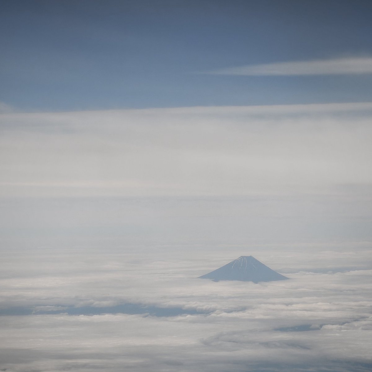 Komeryman's tweet photo. 富士山って実在したんだ🗻 https://t.co/3ud1N8LA7t