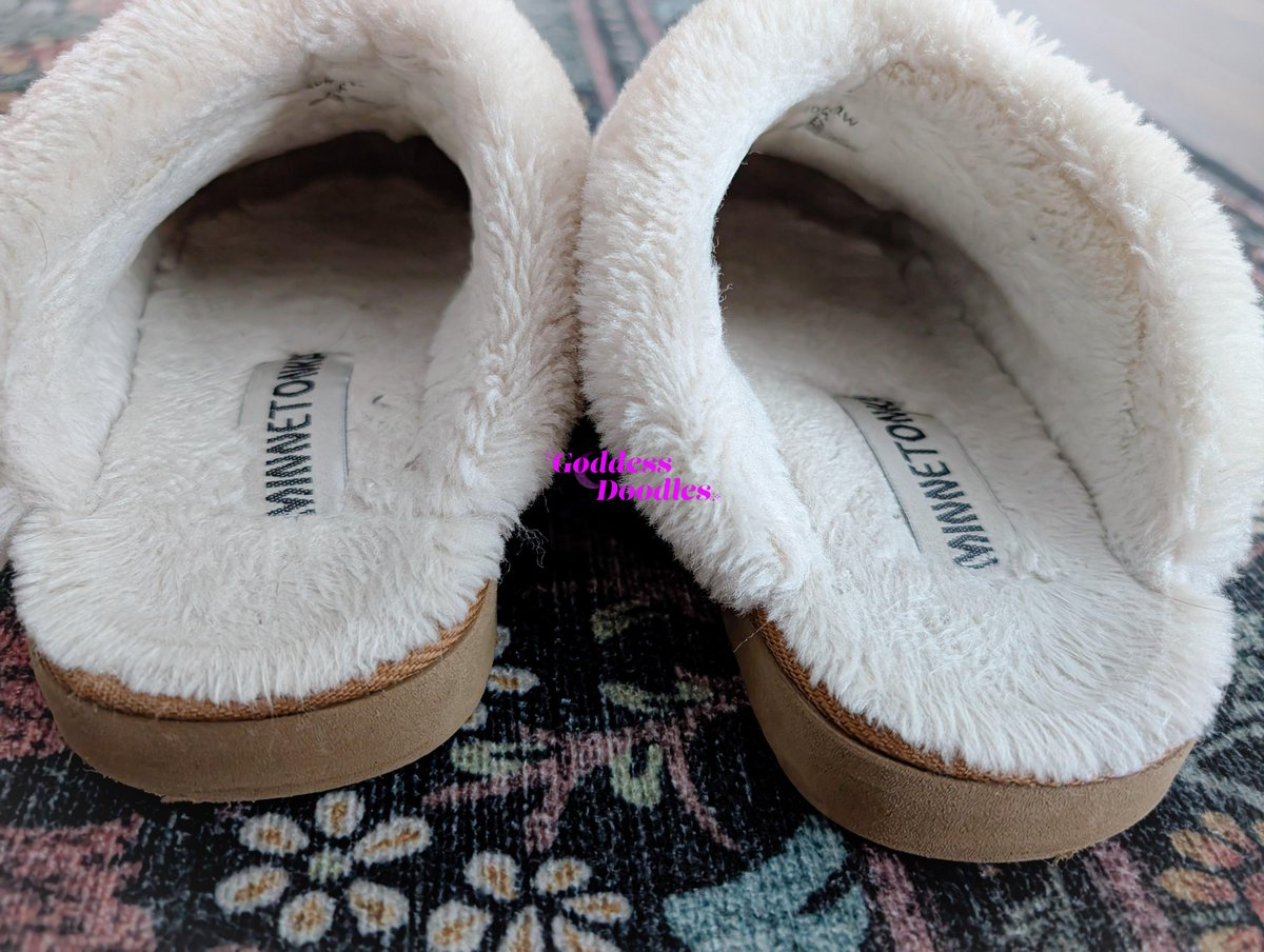 GoddessDoodles's tweet photo. all your hopes and dreams are in the toes of my slippers https://t.co/N2ElGN0Tny