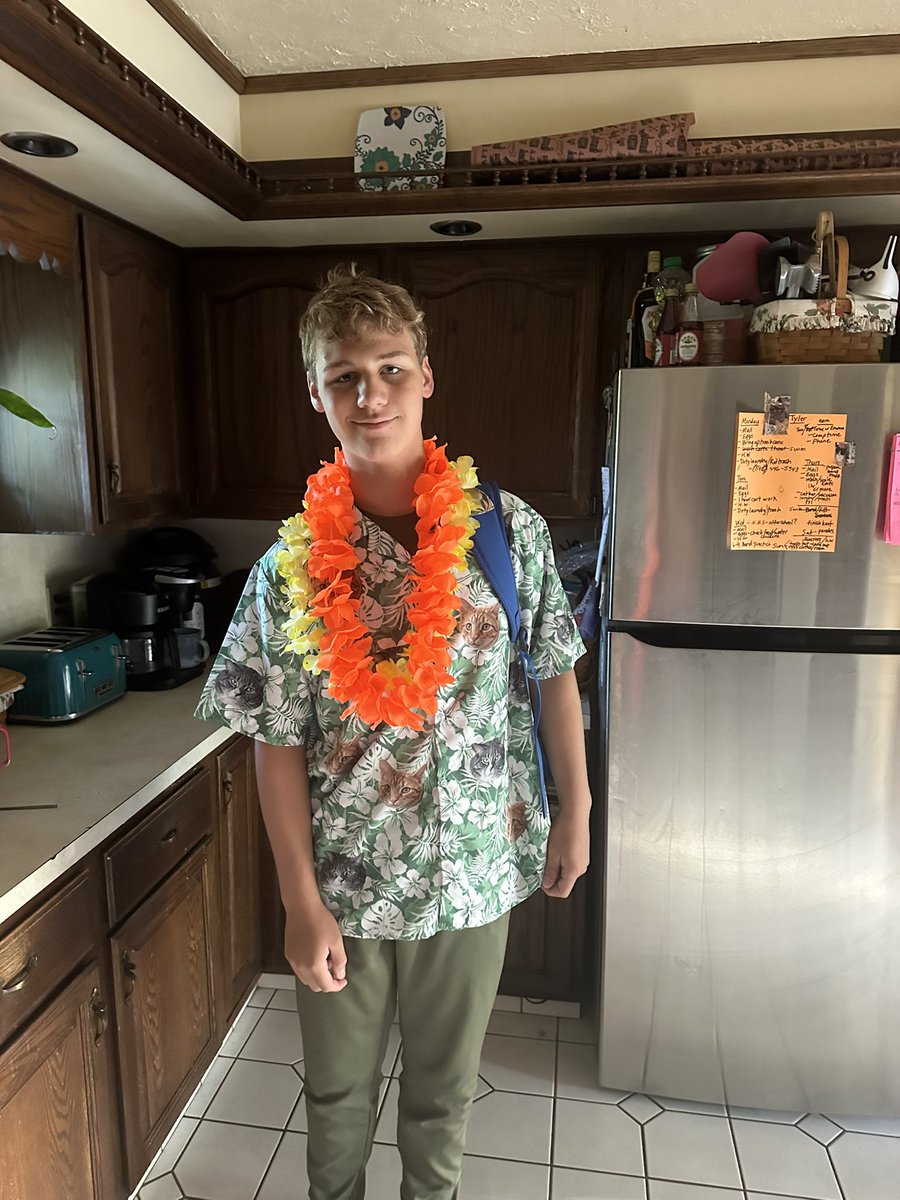 ADeibertSTEMgal's tweet photo. Aloha to 8th grade Tyler! https://t.co/2WhTJhIx70