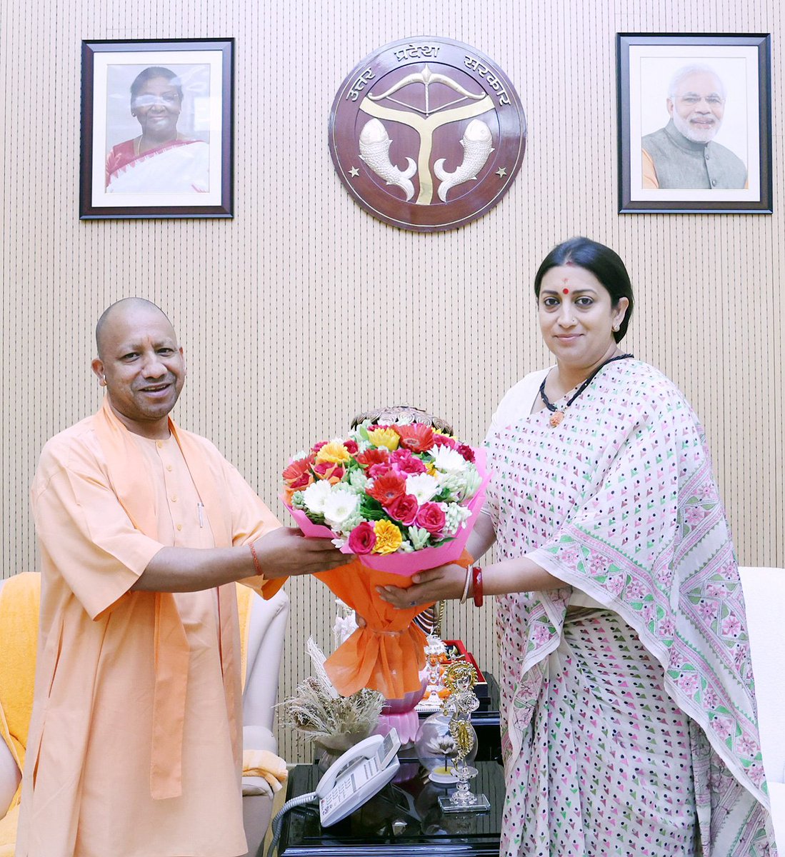 smritiirani's tweet photo. सुशासन, सेवा और जनकल्याण को अपने जीवन का ध्येय मानने वाले उत्तर प्रदेश के माननीय मुख्यमंत्री @myogiadityanath जी को जन्मदिन की हार्दिक शुभकामनाएँ।

आपके नेतृत्व में उत्तर प्रदेश विकास, सुरक्षा और निवेश के नए आयाम स्थापित कर रहा है। प्रदेश के करोड़ों नागरिकों के जीवन स्तर को बेहतर बनाने के लिए आपका समर्पण एवं कार्यनिष्ठा प्रशंसनीय है।

प्रभु श्री राम से आपके उत्तम स्वास्थ्य, दीर्घायु एवं निरंतर जनसेवा की कामना करती हूँ।