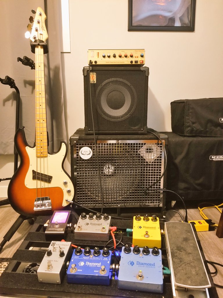 Slowwaterdrift's tweet photo. Messing around with the rig 😎
@Peavey @edenamps #swrbass @DiamondPedals https://t.co/9V35hB3342