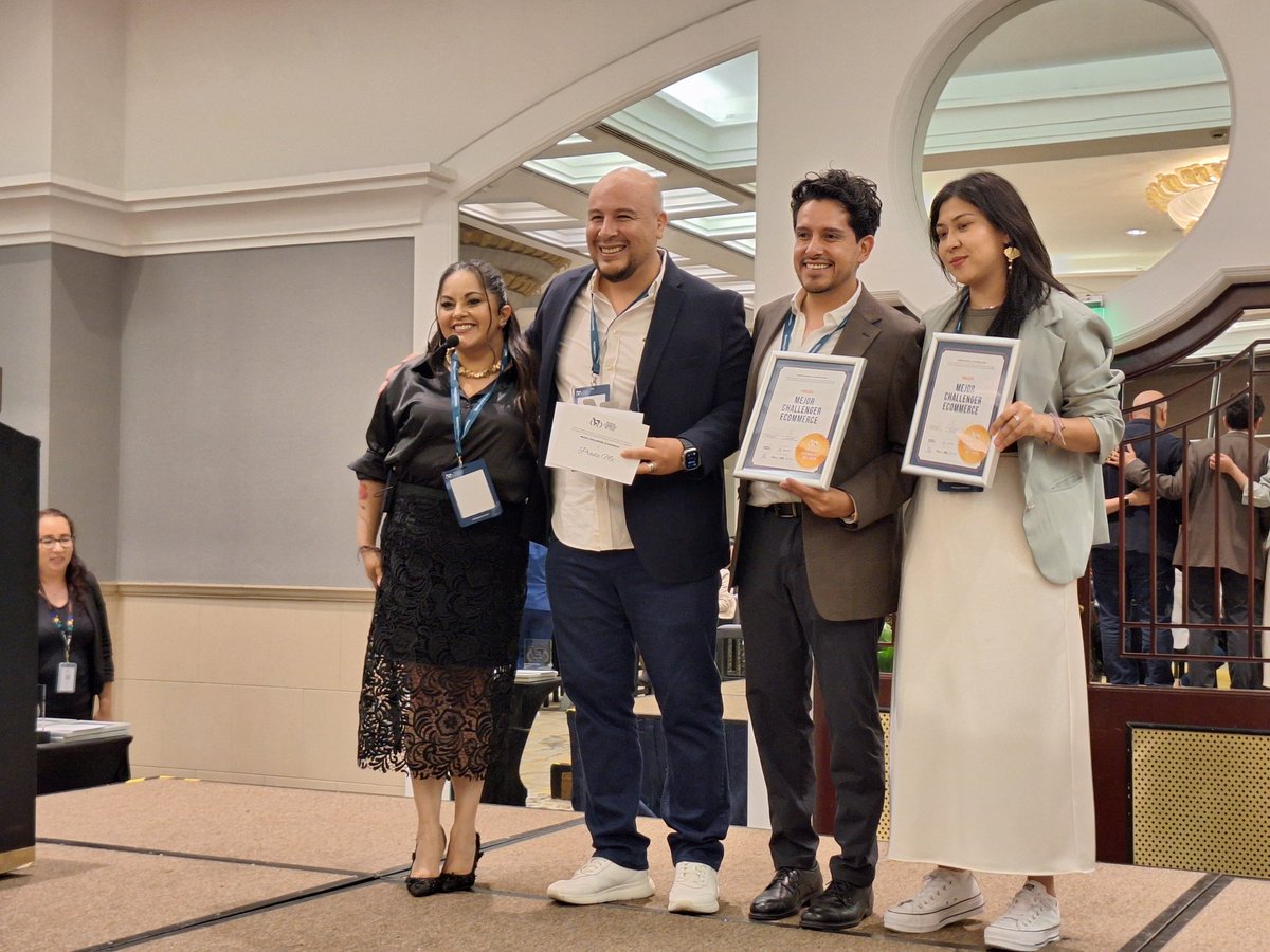 Mkt4eCommerceMX's tweet photo. 🥇 El premio al Mejor Challenger eCommerce es para…
¡PRADA MX! 🎉
Demostrar que el lujo y el performance digital no son contradictorios, es la victoria de esta noche. ¡Felicidades!
#PremiosEcommerceMX https://t.co/zJrF6cQdd8