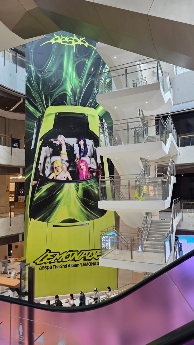 umessageu's tweet photo. 에스파 aespa 여의도 ifc몰 레모네이드 LEMONADE https://t.co/lOUnTBiQqX