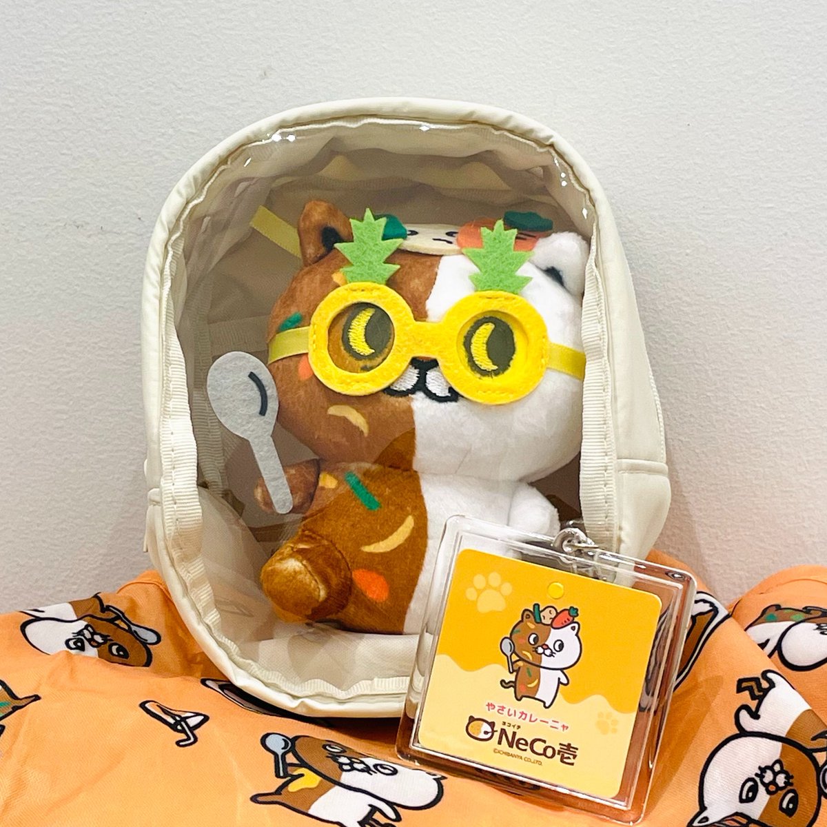 namso7610's tweet photo. 色々迷って無印のぬいポーチにしました。
ピナポーサングラスでおめかしもした。 https://t.co/uPGzNbimDw