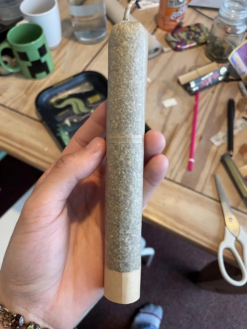dopetwt0's tweet photo. 22g log happy 4/20 #weedtwt https://t.co/DKTrzIhElA
