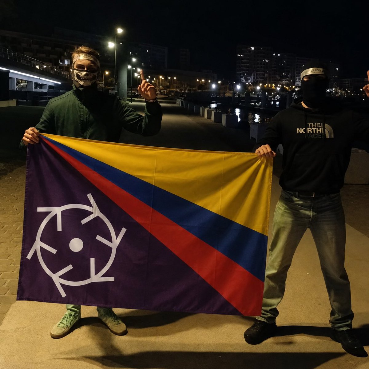 Setzerstaffel's tweet photo. @Jannethlizaraz3 @FascistasXCPda El fascismo es lo mejor, viva el kinetísmo。 https://t.co/Ln53MRiB3k