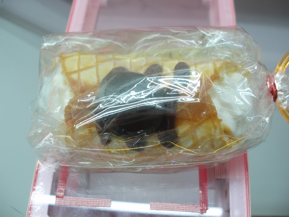 archkitayama's tweet photo. 景品入荷情報  

スクイーズワッフルロールチョコ(全2種）  

入荷しました https://t.co/G4ZDnH9ZQO