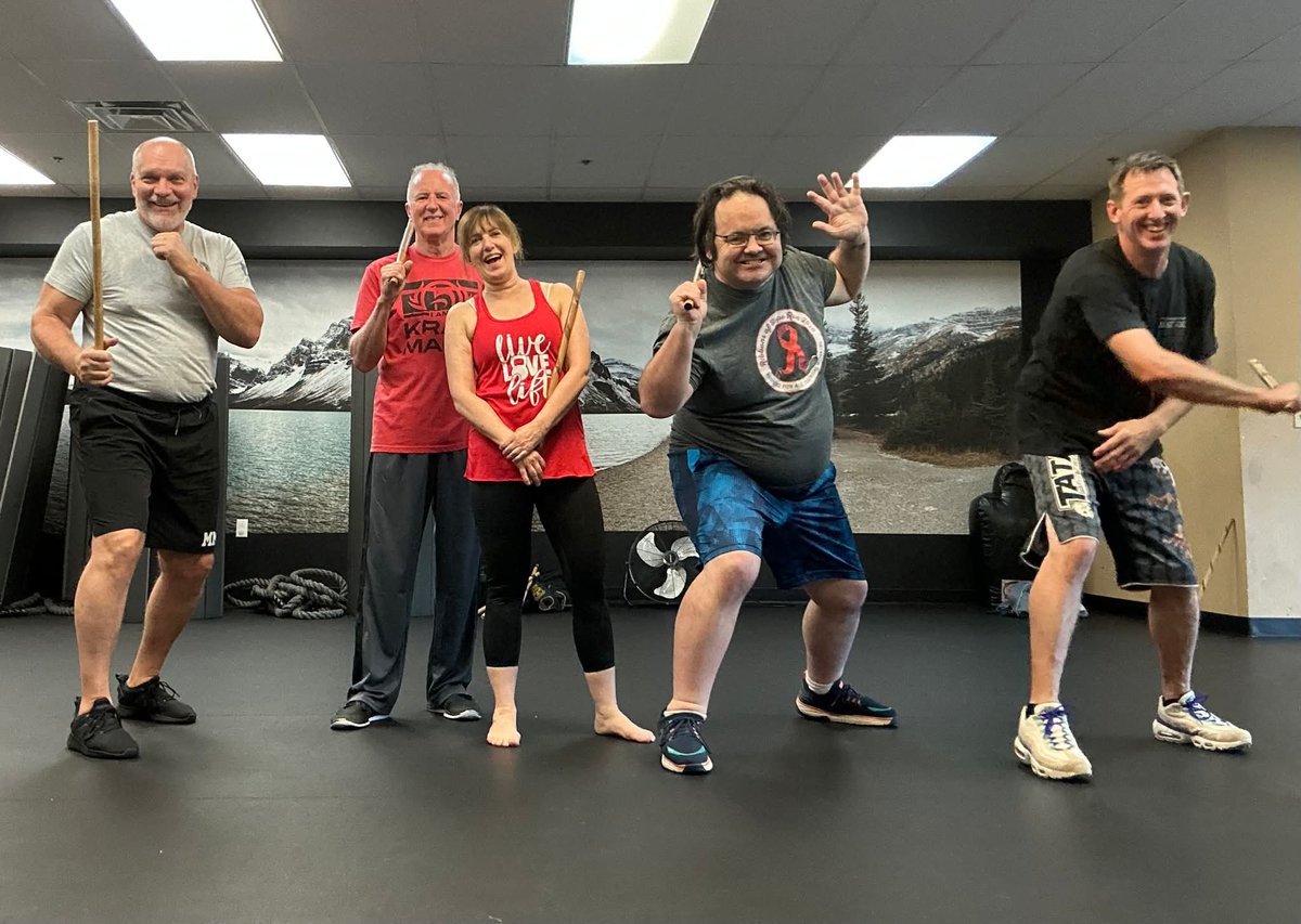 DoolztheDashing's tweet photo. Kali class is fun! giving me sticks to play with is next level insane lol https://t.co/dq4y7srT9L