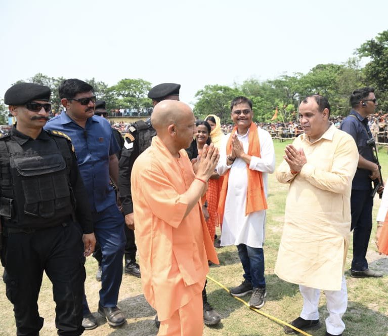 DevinderSolanki's tweet photo. सनातन संस्कृति के सजग प्रहरी परम् पूज्य मुख्यमंत्री श्री योगी आदित्यनाथ जी महाराज को जन्मदिन की ढ़ेरो शुभकामनाएं व बधाई।।

प्रभु श्री राम से प्रार्थना है आप स्वस्थ, सकुशल, सक्रिय रहते हुए उत्तर प्रदेश के विकास में सतत् योगदान देते रहें। 
#HBDCMYogi @myogiadityanath @MYogiDevnath @myogioffice