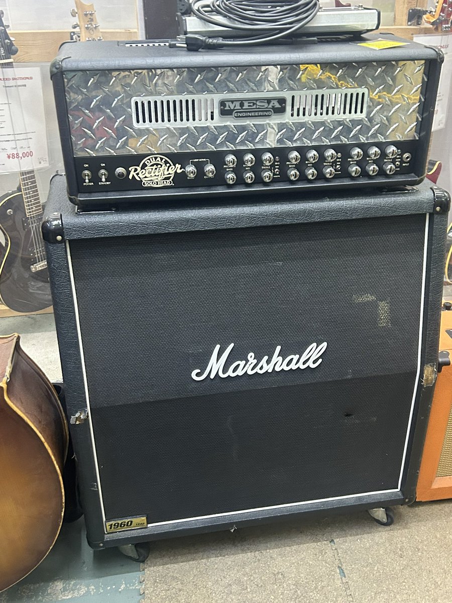 chibakangakki's tweet photo. おはようございます
本日もチバカン楽器営業開始しました！！

当店にはデカスタックアンプがいくつかあります。
これら全部をフルテンで鳴らすのが夢です。
それでは本日もよろしくお願いします🙏

あらの https://t.co/JRLH0TAVtl