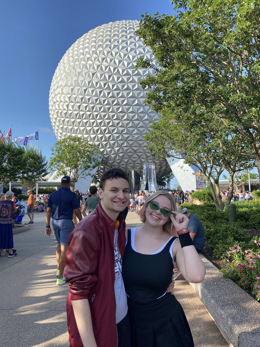 spideyshel's tweet photo. happy four years to my everything, here’s to a lifetime more 🤍✨ https://t.co/7OqD2zejg4