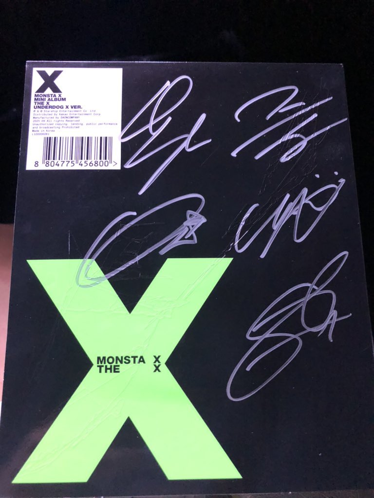 monekbr's tweet photo. TO COM FOMO!

Foto do álbum autografado + photocard autografado pelo #HYUNGWON! ❤️

#MONSTAX #몬스타엑스
cr. wonniecoenffl https://t.co/FW4tBUUXyy