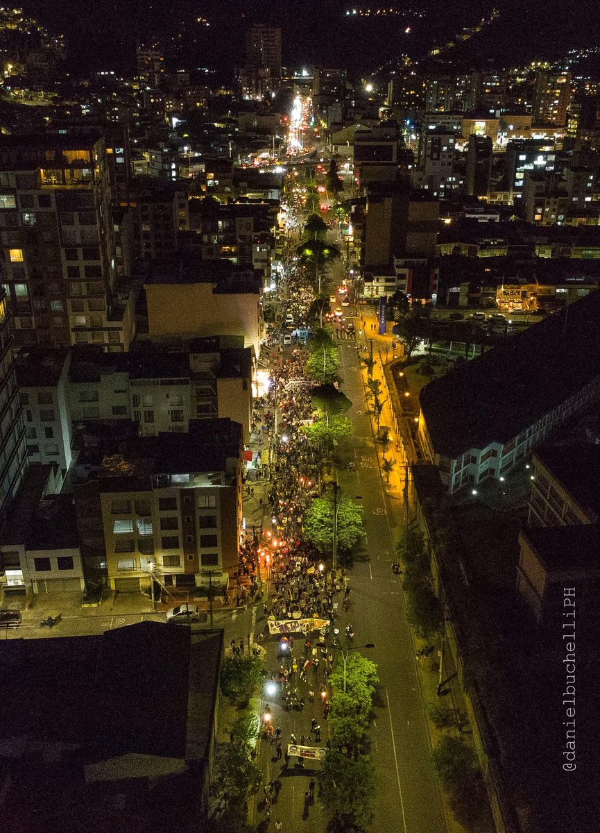 CandelaPura666's tweet photo. Estudiantes en apoyo a Iván Cepeda 🇨🇴🫰🏻
#pasto #colombia https://t.co/yI2X0LFVjX