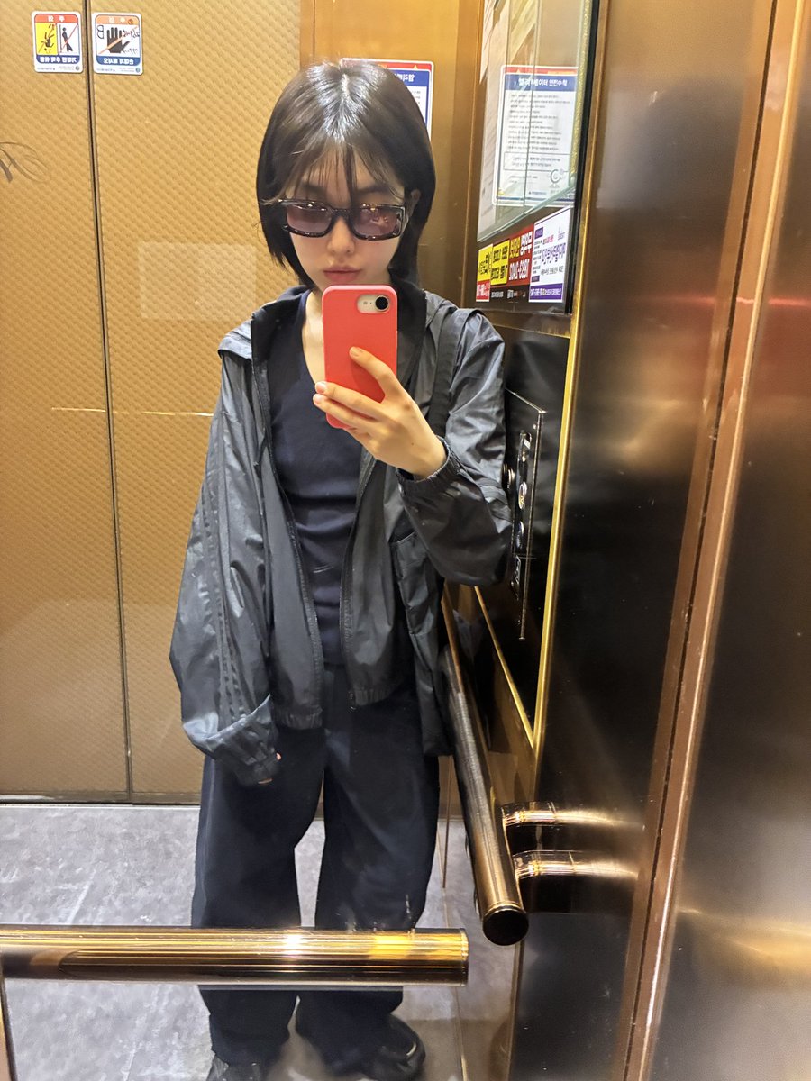 eunch910's tweet photo. 썬글라스 끼셔요 여자들 https://t.co/dpdxnh3YHU