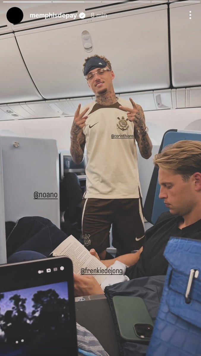 cronicaalvinegr's tweet photo. Não foi esse mano que perdeu um teco do dedo na Champions?

É bom jogador!

Só o Memphis fazer a ponte que chega e joga. https://t.co/Eih7c3g7jH