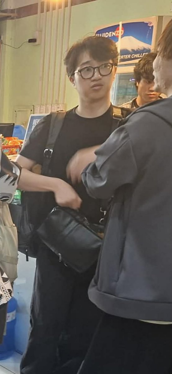 junjun_yp's tweet photo. Pictures show the 4 Japanese players who are ALLEGEDLY behind the swarm of bot accounts in the Philippines.

The very first Flagship for June was held yesterday, and they are all SUCCESSFUL.

I guess I'll be meeting them more often going forward unless LGS will do something about it.